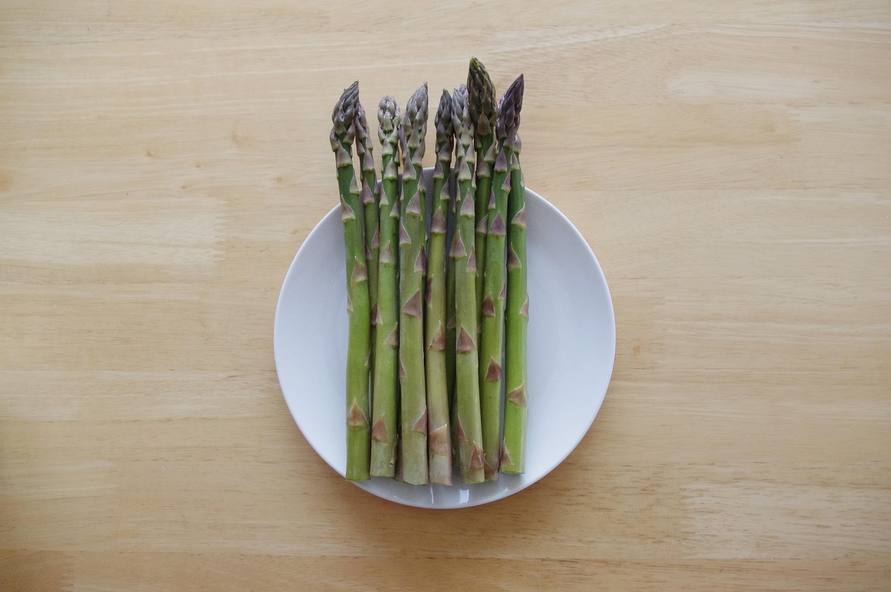 食生活を見直してAGA改善に効果的な食材は？